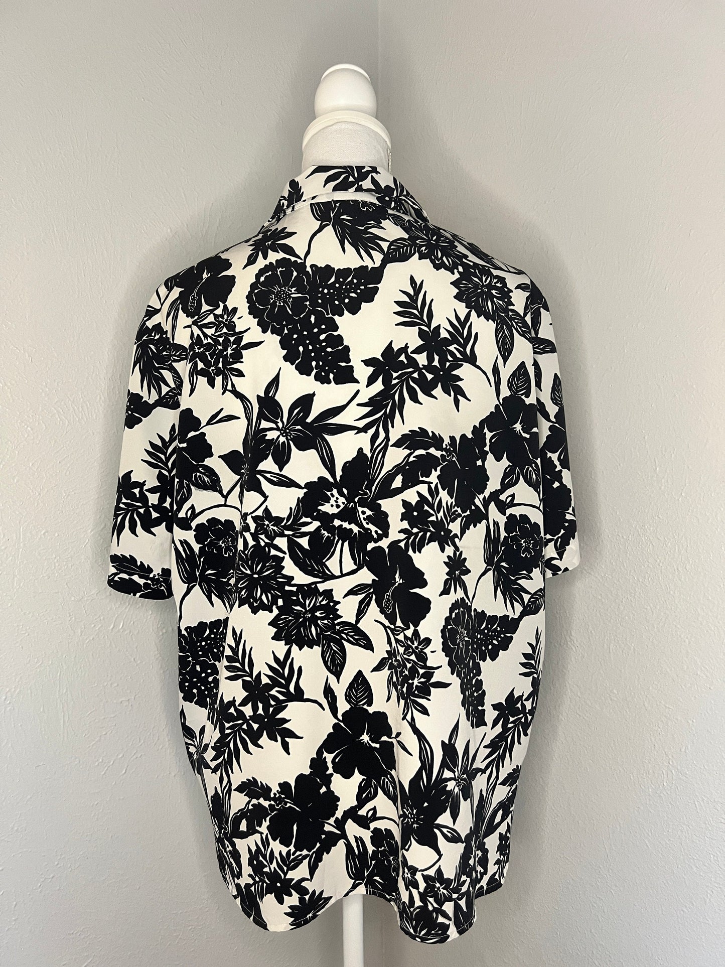 Vintage '80s Floral Short Sleeve Button Up - L - Black/White