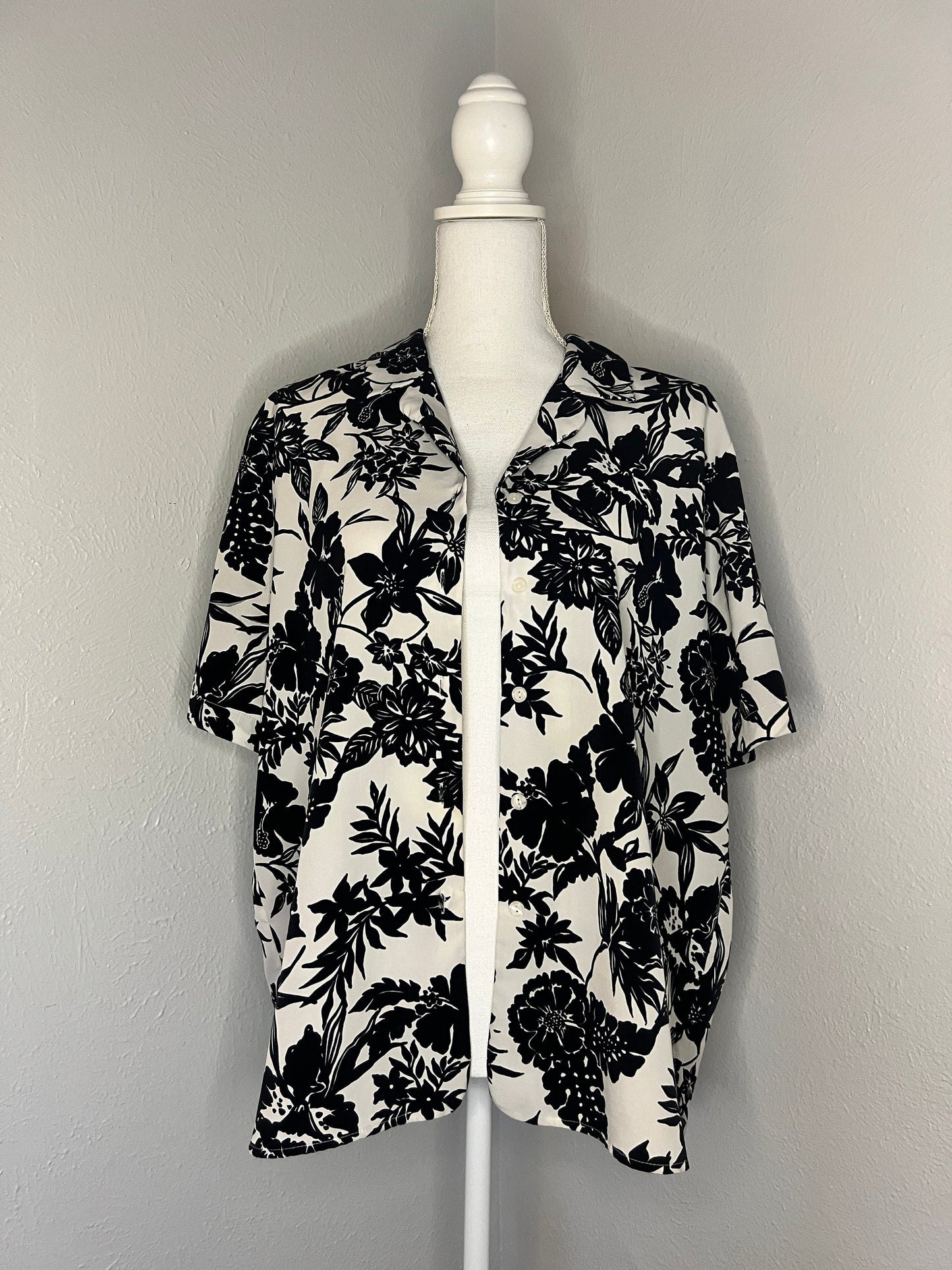 Vintage '80s Floral Short Sleeve Button Up - L - Black/White